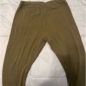 Plain green leggings